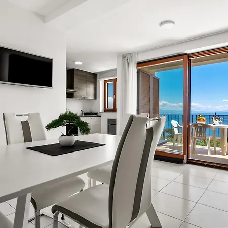 Apartment Vrh