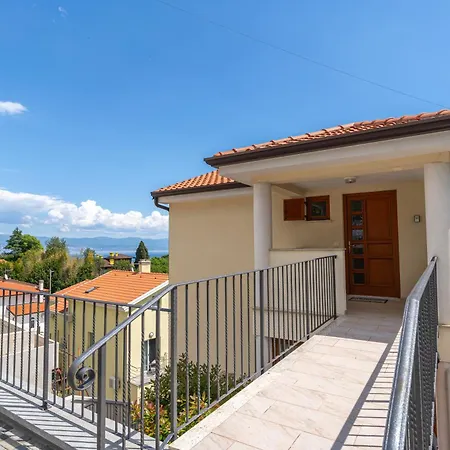 Apartment Vrh *